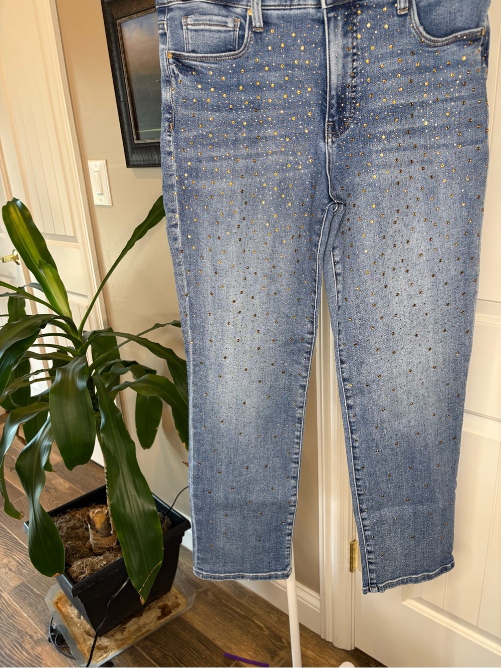 Kut from the Kloth Light Blue Ankle Jeans with Gold Studs